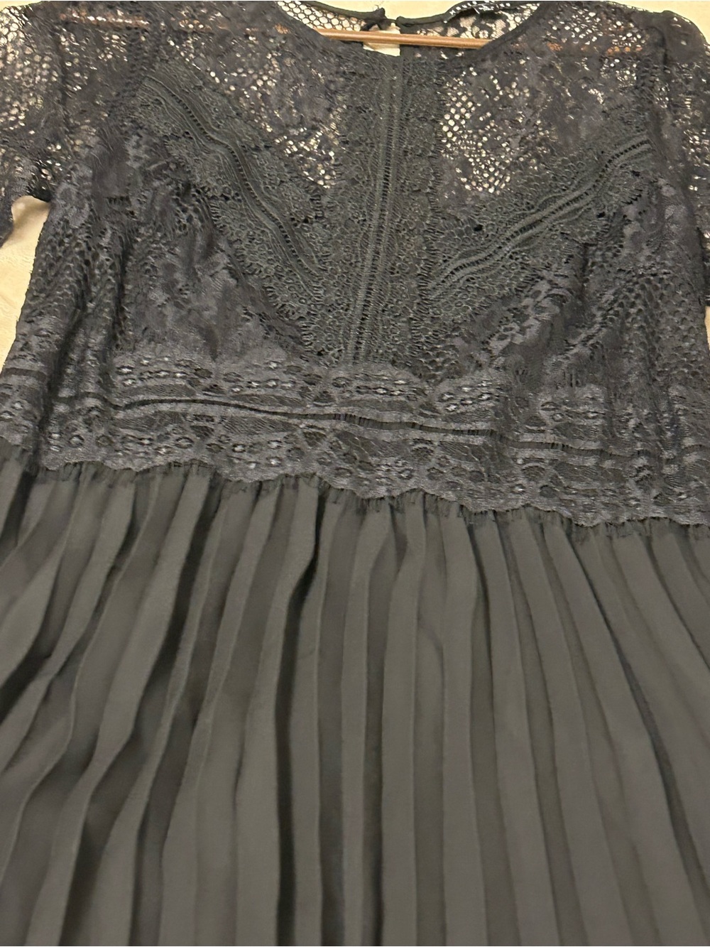 Haute Monde Black Lace Long Sleeve Pleated Evening Dress - Picture 7 of 13